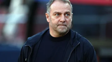 تحذير فليك للاعبين.. أسباب استبعاد دي يونج من قائمة برشلونة لمواجهة مايوركا اليوم